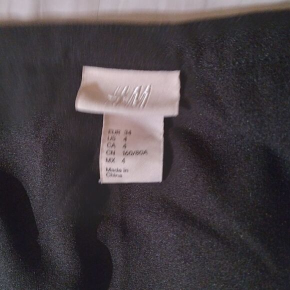 H&M blouse (#117)  - Picture 4 of 4